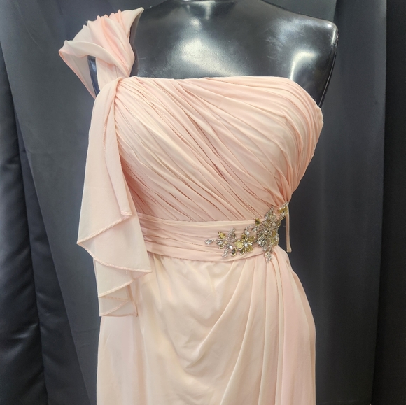 Prom Dress. Pink  Color. US 6. - Picture 2 of 7